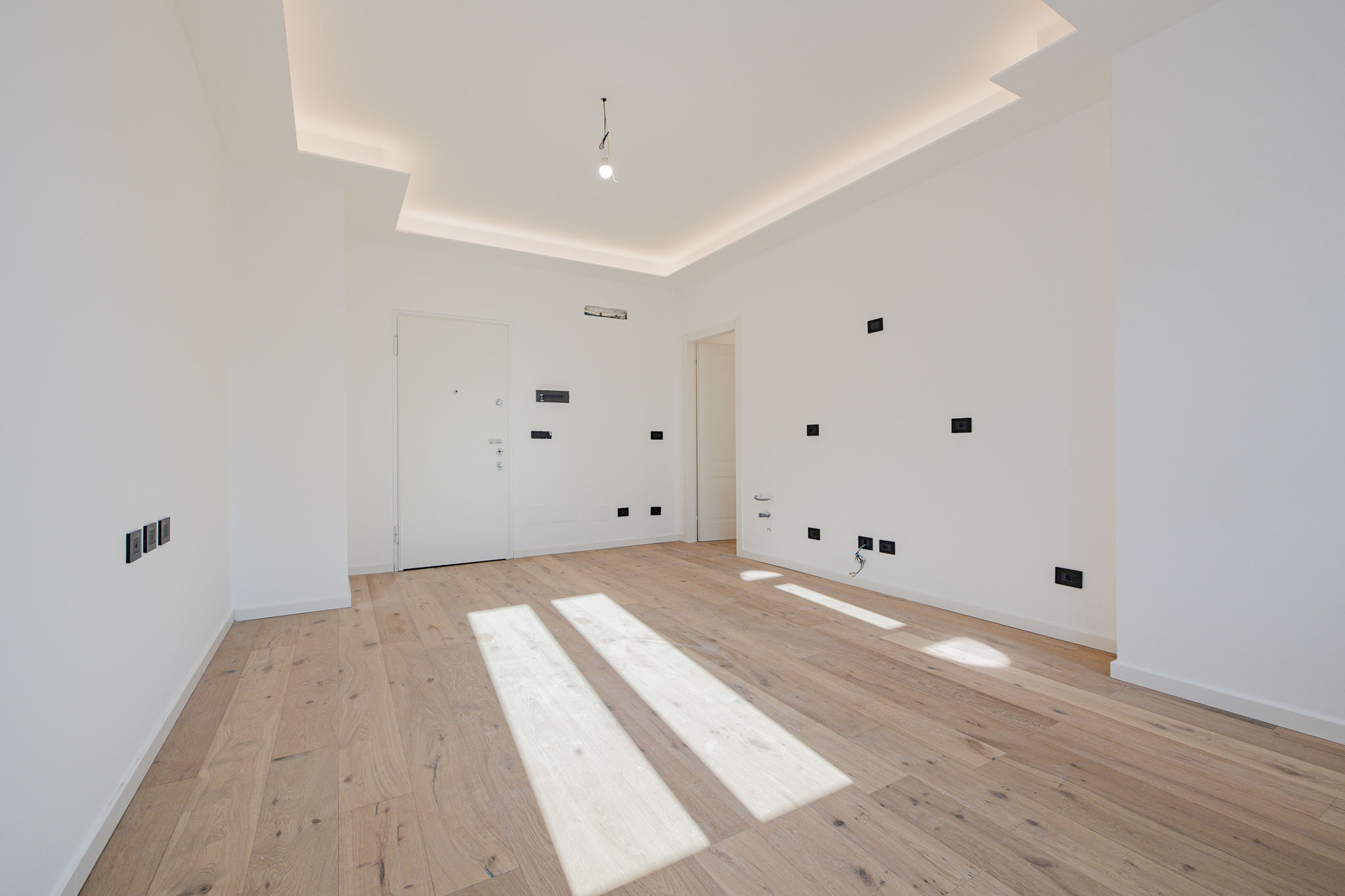 Stanza vuota prima del virtual staging